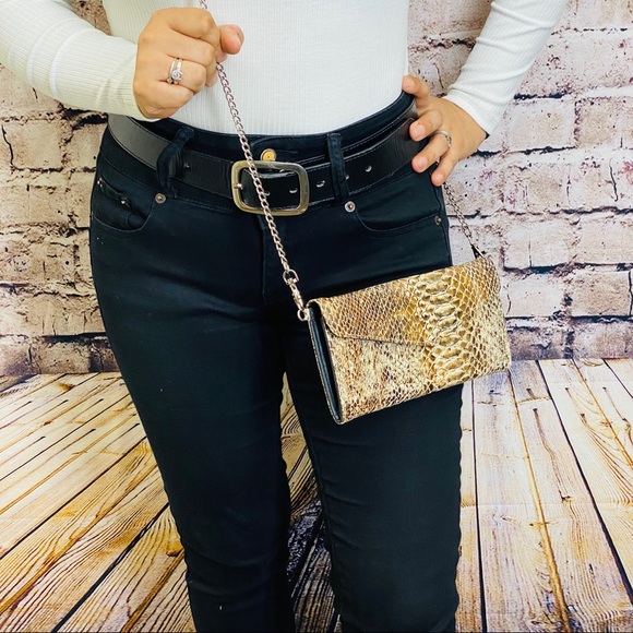 LEATHER CROSSBODY WALLET - Picture 9 of 9